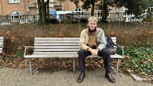 Er by­rå­dspo­li­ti­ke­ren Kri­sti­an Som­mer og hans kæ­re­ste hjem­lø­se? Har han også en syg mo­ster?