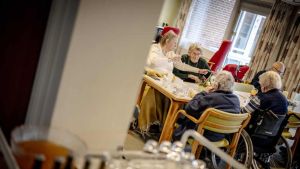 Ser­vi­ce­ram­men bør af­skaf­fes: Den øde­læg­ger vel­færds­sam­fun­det