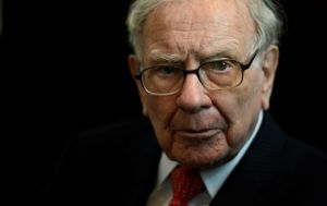 Warren Buffett Stephen Curry Charity Lunch Auction Smashes Records with $11.5 Million Bid