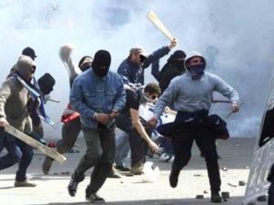 Scritte tifosi della Cavese contro la Nocerina: aggredito un carabiniere, fermati tre sospetti