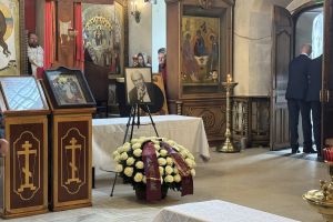 «Так мне плохо, даже говорить не могу»: в Москве прощаются с Владимиром Молчановым