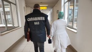 Furbetti del cartellino all'Asl di Caserta, sospesi dal servizio sei operatori tra dirigenti medici e infermieri