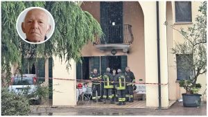 Anziano muore nell’incendio della sua casa, i familiari hanno provato invano a salvarlo
