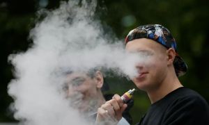 Mladoletnika po uporabi elektronskih cigaret potrebovala zdravniško pomoč