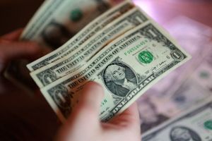 Dollar stijgt vijfde dag op rij door groeiende verwachtingen van Fed-renteverhoging