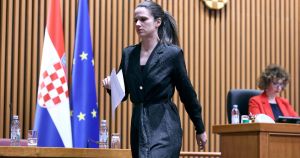 FOTO Najmlađa državna tajnica privukla pozornost svojim prvim obraćanjem za saborskom govornicom. Nazivaju je novim licem politike.