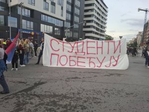Više skupova u Novom Sadu zbog neraspisivanja izbora, pristalice SNS-a se pojavile na pojedinim lokacijama (FOTO)