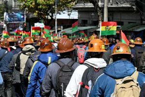 Une capitale bloquée et des milliers de mineurs dans la rue : en Bolivie, la pression sur le président Rodrigo Paz s’accentue