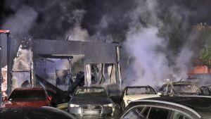 Brand in Mannheimer Autohaus - Hunderttausende Euro Schaden