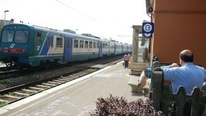 Paderno, accoltellamento in stazione sotto gli occhi dei pendolari: bloccato extracomunitario