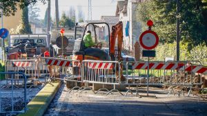 Autostrada dell’Acqua, il maxi cantiere entra nel vivo (con imprevisto): via ai tagli delle vecchie condotte