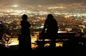 Η γενιά που πεθαίνει σιωπηλά πέφτοντας από πολλές… ταράτσες!