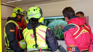La mejora del tiempo permite ampliar la búsqueda del montañero inglés desaparecido en Picos de Europa, con más medios y hasta cinco equipos del GREIM, dos asturianos