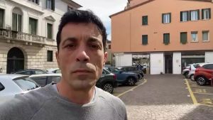 Gli amici ricordano Francesco Favaretto: nuova scritta sul luogo dell'omicidio