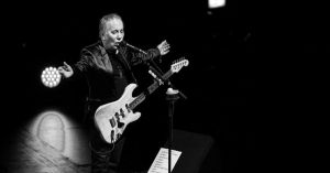 4. Paul Simon talks to God
