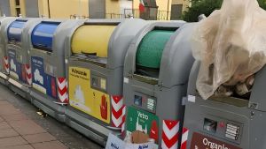 Rifiuti abbandonati in via Buozzi. Appello del sindaco sui social