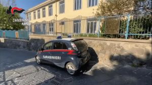 Procida, minacce e violenza alla mamma per estorcerle soldi