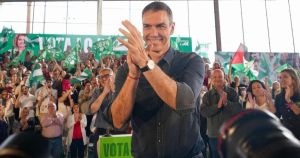 Sánchez arrasa en redes al compartir el momento de Ana Belén en el especial de RTVE en pleno Eurovisión
