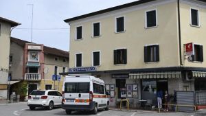 Aggredisce l’ex fidanzata, i passanti e i carabinieri: patteggia 20 mesi senza sospensione