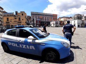 Napoli, 15enne ferito in una sparatoria a piazza Mercato: subito potenziati i servizi di controllo