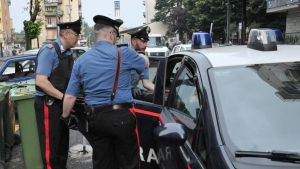 Morbegno, furti e spaccate in serie nei locali: fermato un 21enne