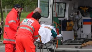 Ciclista di 63 anni colto da malore. Ricoverato in ospedale, gravissimo
