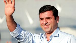 Selahattin Demirtaş Fenomeni: Geri Dönecek mi, Yoksa Zaten Hiç Gitmedi mi?