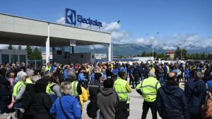 Istituzioni mobilitate per Electrolux, la voce dei territori al Mimit: le tappe per salvare i posti di lavoro in Fvg e Veneto