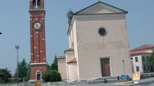 Gaiarine, spari di notte contro la chiesa di Albina: trovati i bossoli