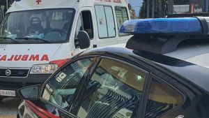 Marano, donna cade e resta riversa sul balcone. La salvano i carabinieri che si arrampicano sull'edificio