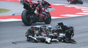 Alex Marquez e Zarco, paurosi incidenti a Barcellona. Piloti all'ospedale, Di Giannantonio vince la gara