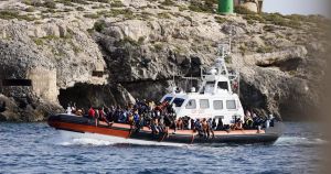 Noi, i migranti e la lezione della Francia