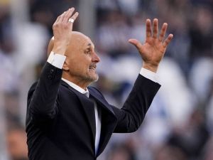 Hanno vinto tutte, ko solo la Juve. Speriamo cresca il piccolo Elkann