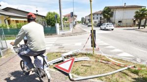 Codognè, si schianta contro un palo della luce con la moto: gravissimo un giovane