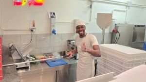 Piter, dal viaggio della speranza al sogno (realizzato) di una pizzeria tutta sua: “E ora aiuterò i bambini che soffrono”
