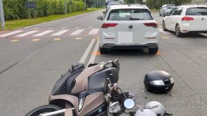 Ivrea, scontro tra auto e scooter in via Jervis