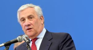 Forza Italia, Tajani pensa al Congresso: “Chi vuole si candidi”