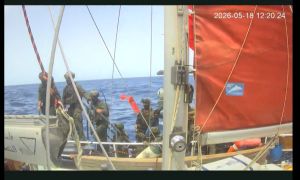 « Arrêtez le génocide, pas la flottille » : l’armée israélienne arraisonne encore illégalement des bateaux en route pour Gaza