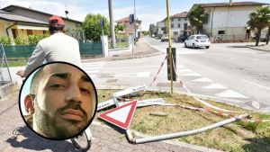 Si schianta in moto contro i segnali stradali: muore a 29 anni