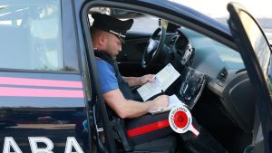 Treviglio, litiga con il vicino di casa e lo accoltella: arrestato un 54enne