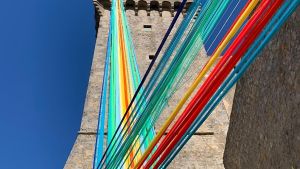 ’Trame urbane’ in centro. L’estro di Matteo Nasini colora le vie del paese