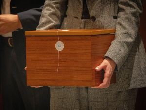 (POGLED) Kolumna Andreja Makuca: O suženjstvu od (v)žiga do (samo)žigosanja