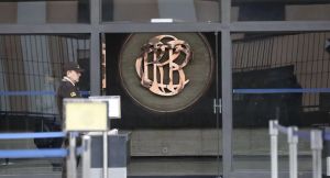 Dinero de nuestras reservas está en peligro