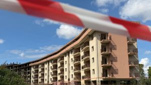 Uccide due donne a Pollena Trocchia, le due coppie che hanno chiamato il 112: «Lei era intimorita, poi lui è uscito da solo»