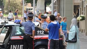 Urgnano: schiacciato contro il muro dal ladro in fuga con l’auto, ristoratore rischia la vita per tre bottiglie di vino