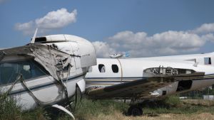 Así funcionan las subastas de aviones abandonados y de coches incautados al narcotráfico: 