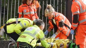 Zibido San Giacomo, frontale fra un’auto e una moto: ventenne sbalzato dalla sella è in condizioni critiche