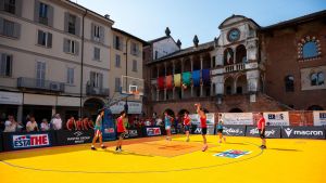 A Pavia torna lo show “Buzzer beater”, torneo di basket per tutti in piazza Vittoria