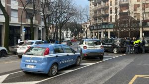 In bus senza biglietto, insulta i controllori e i poliziotti: allontanato dalla zona rossa a Treviso