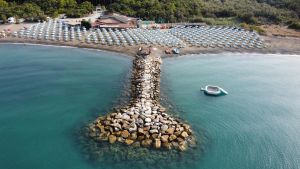 Estate 2026 sulle spiagge livornesi: prezzi stabili, ma pesa il caro energia